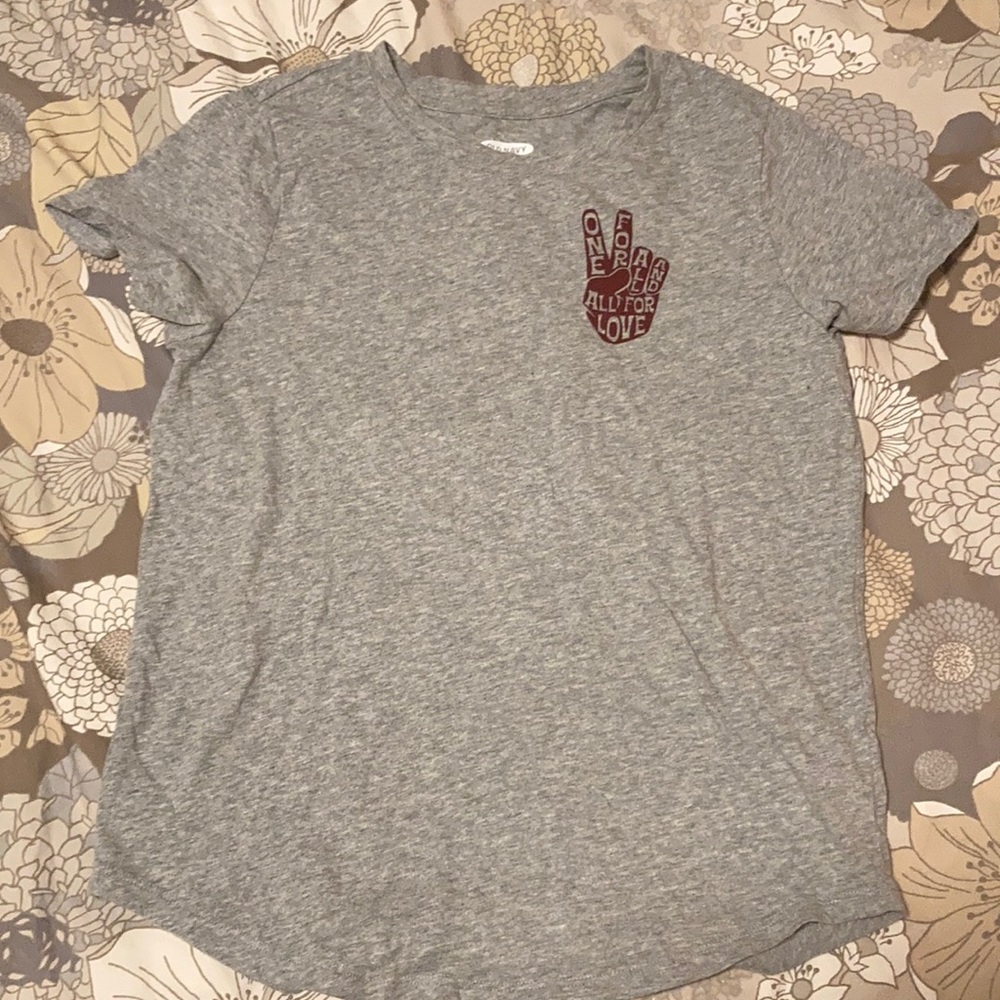 Old Navy tee shirt